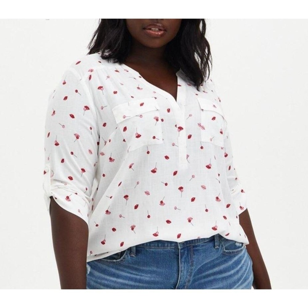 Torrid Harper Shirt Womens Sz 2X White Red Lips Lollipop Print Blouse Roll Tab